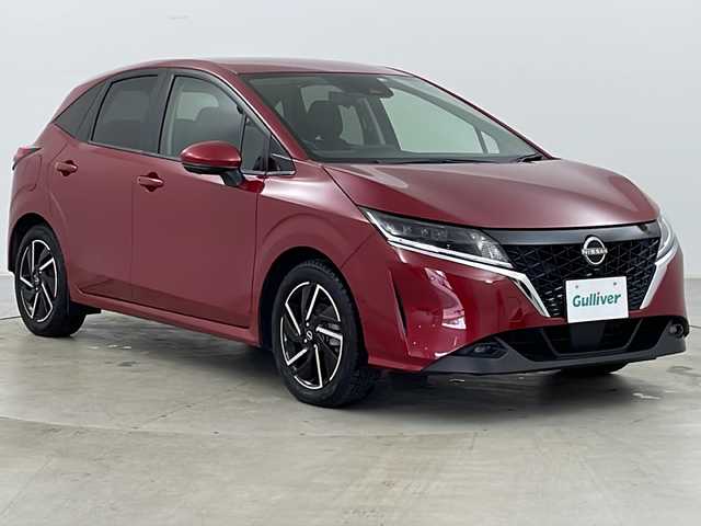 日産 ノート X FOUR 道央・札幌 2022(令4)年 1.6万km ガーネットレッド ・純正ナビ&BT&USB&AppleCarplay&AndroidAuto&HDMI/・寒冷地仕様/・クリアビューパッケージ/・インテリジェントエマージェンシーブレーキ/・インテリジェントFCW/・踏み間違い衝突防止アシスト/・標識検知機能/・ふらつき警報/・車線逸脱防止支援システム/・フロント&バックソナー/・エマージェンシーストップシグナル/・車両接近通報装置/・ワイヤレス充電/・ブラインドスポットモニター/・ステアリングヒーター/・プッシュスタート/・電動格納ミラー/・LEDヘッドライト/・オートライト/・スマートキー/・夏タイヤゴムのみ積込