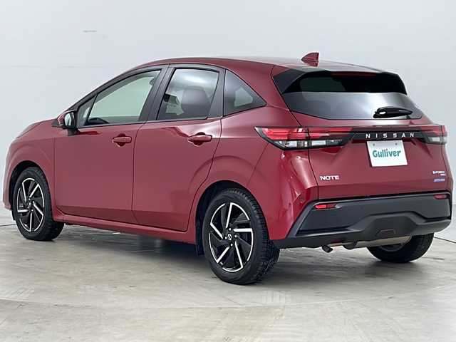 日産 ノート X FOUR 道央・札幌 2022(令4)年 1.6万km ガーネットレッド ・純正ナビ&BT&USB&AppleCarplay&AndroidAuto&HDMI/・寒冷地仕様/・クリアビューパッケージ/・インテリジェントエマージェンシーブレーキ/・インテリジェントFCW/・踏み間違い衝突防止アシスト/・標識検知機能/・ふらつき警報/・車線逸脱防止支援システム/・フロント&バックソナー/・エマージェンシーストップシグナル/・車両接近通報装置/・ワイヤレス充電/・ブラインドスポットモニター/・ステアリングヒーター/・プッシュスタート/・電動格納ミラー/・LEDヘッドライト/・オートライト/・スマートキー/・夏タイヤゴムのみ積込