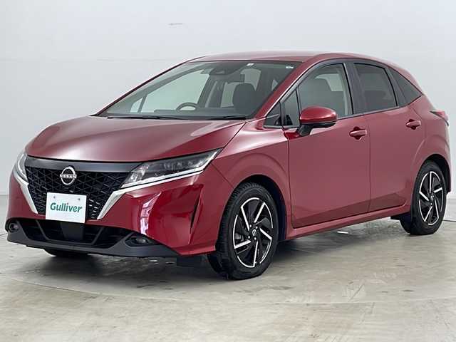 日産 ノート X FOUR 道央・札幌 2022(令4)年 1.6万km ガーネットレッド ・純正ナビ&BT&USB&AppleCarplay&AndroidAuto&HDMI/・寒冷地仕様/・クリアビューパッケージ/・インテリジェントエマージェンシーブレーキ/・インテリジェントFCW/・踏み間違い衝突防止アシスト/・標識検知機能/・ふらつき警報/・車線逸脱防止支援システム/・フロント&バックソナー/・エマージェンシーストップシグナル/・車両接近通報装置/・ワイヤレス充電/・ブラインドスポットモニター/・ステアリングヒーター/・プッシュスタート/・電動格納ミラー/・LEDヘッドライト/・オートライト/・スマートキー/・夏タイヤゴムのみ積込