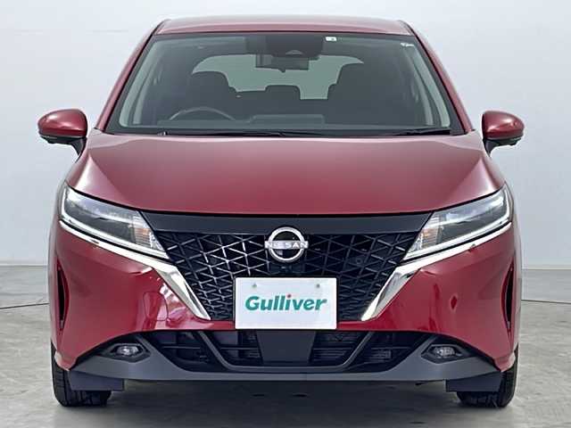 日産 ノート X FOUR 道央・札幌 2022(令4)年 1.6万km ガーネットレッド ・純正ナビ&BT&USB&AppleCarplay&AndroidAuto&HDMI/・寒冷地仕様/・クリアビューパッケージ/・インテリジェントエマージェンシーブレーキ/・インテリジェントFCW/・踏み間違い衝突防止アシスト/・標識検知機能/・ふらつき警報/・車線逸脱防止支援システム/・フロント&バックソナー/・エマージェンシーストップシグナル/・車両接近通報装置/・ワイヤレス充電/・ブラインドスポットモニター/・ステアリングヒーター/・プッシュスタート/・電動格納ミラー/・LEDヘッドライト/・オートライト/・スマートキー/・夏タイヤゴムのみ積込