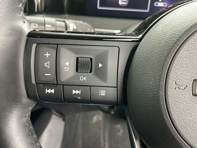 日産 ノート X FOUR 道央・札幌 2022(令4)年 1.6万km ガーネットレッド ・純正ナビ&BT&USB&AppleCarplay&AndroidAuto&HDMI/・寒冷地仕様/・クリアビューパッケージ/・インテリジェントエマージェンシーブレーキ/・インテリジェントFCW/・踏み間違い衝突防止アシスト/・標識検知機能/・ふらつき警報/・車線逸脱防止支援システム/・フロント&バックソナー/・エマージェンシーストップシグナル/・車両接近通報装置/・ワイヤレス充電/・ブラインドスポットモニター/・ステアリングヒーター/・プッシュスタート/・電動格納ミラー/・LEDヘッドライト/・オートライト/・スマートキー/・夏タイヤゴムのみ積込
