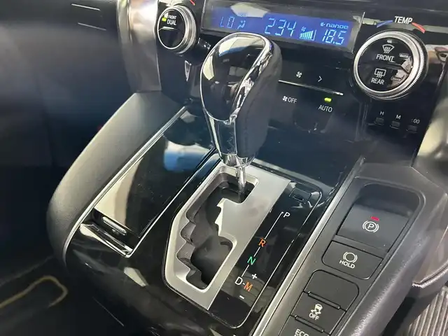 トヨタ ヴェルファイア Z Aエディション ゴールデンアイズ 佐賀県 2016(平28)年 5.2万km ホワイトパールクリスタルシャイン ツインムーンルーフ/ALPINE11インチBIGXナビ/ALPINEフリップダウンモニター/バックカメラ/両側パワースライドドア/クルーズコントロール/コーナーセンサー/ハーフレザーシート/オットマン/電動パーキングブレーキ/オートブレーキホールド/ウッドコンビステアリング/ステアリングスイッチ/プッシュスタート/スマートキー/LEDヘッドライト/フォグライト/純正アルミホイール