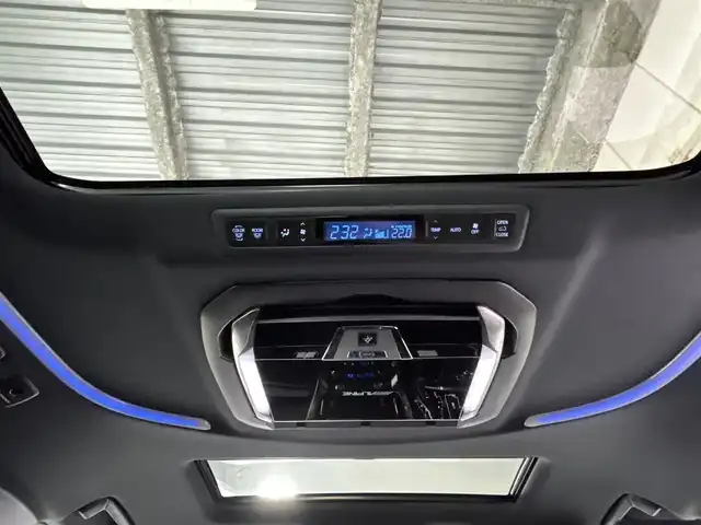 トヨタ ヴェルファイア Z Aエディション ゴールデンアイズ 佐賀県 2016(平28)年 5.2万km ホワイトパールクリスタルシャイン ツインムーンルーフ/ALPINE11インチBIGXナビ/ALPINEフリップダウンモニター/バックカメラ/両側パワースライドドア/クルーズコントロール/コーナーセンサー/ハーフレザーシート/オットマン/電動パーキングブレーキ/オートブレーキホールド/ウッドコンビステアリング/ステアリングスイッチ/プッシュスタート/スマートキー/LEDヘッドライト/フォグライト/純正アルミホイール