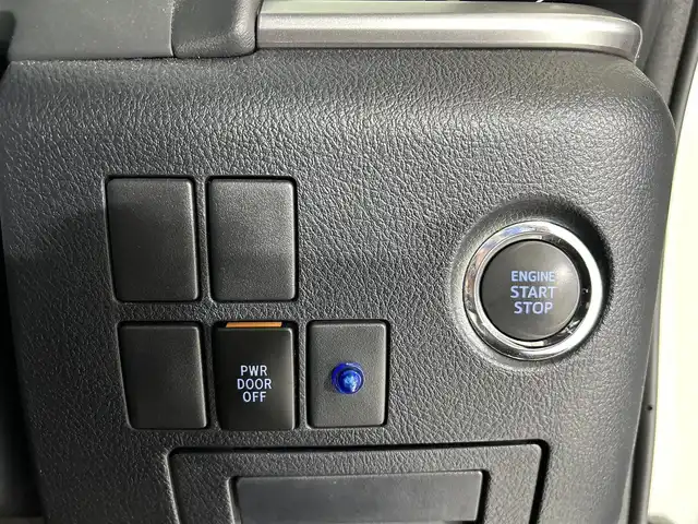 トヨタ ヴェルファイア Z Aエディション ゴールデンアイズ 佐賀県 2016(平28)年 5.2万km ホワイトパールクリスタルシャイン ツインムーンルーフ/ALPINE11インチBIGXナビ/ALPINEフリップダウンモニター/バックカメラ/両側パワースライドドア/クルーズコントロール/コーナーセンサー/ハーフレザーシート/オットマン/電動パーキングブレーキ/オートブレーキホールド/ウッドコンビステアリング/ステアリングスイッチ/プッシュスタート/スマートキー/LEDヘッドライト/フォグライト/純正アルミホイール