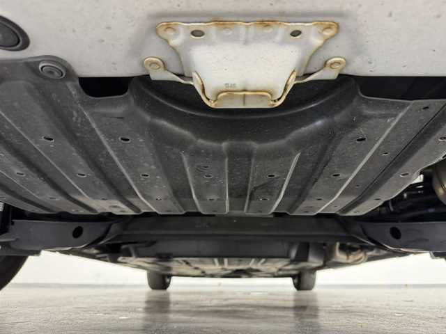 ホンダ フリード＋ クロスター ホンダセンシング 三重県 2020(令2)年 4.3万km プラチナホワイトパール ガソリン/FF/インパネCVT/純正 7インチナビ VXM-204VFi/（CD/DVD/AM/FM/TV/iPod/SD/MusicRack/USB/Bluetooth/AUX）/バックカメラ/両側パワースライドドア/ドライブレコーダー 前後/ビルトイン ETC/クロスター専用内外装/Honda SENSING/・衝突軽減ブレーキ［CMBS］/・車線維持支援システム［LKAS］/・アダプティブクルーズコントロール［ACC］/・路外逸脱抑制機能/・先行車発進お知らせ機能/・標識認識機能/装備/・専用ハーフレザーシート/・オートエアコン/・オートライト/・LED ヘッドライト＆フロントフォグライト/・ステアリングスイッチ/・プッシュスタート/・純正15inAW/・スマートキーx2/など