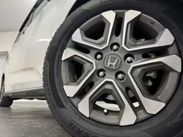 ホンダ フリード＋ クロスター ホンダセンシング 三重県 2020(令2)年 4.3万km プラチナホワイトパール ガソリン/FF/インパネCVT/純正 7インチナビ VXM-204VFi/（CD/DVD/AM/FM/TV/iPod/SD/MusicRack/USB/Bluetooth/AUX）/バックカメラ/両側パワースライドドア/ドライブレコーダー 前後/ビルトイン ETC/クロスター専用内外装/Honda SENSING/・衝突軽減ブレーキ［CMBS］/・車線維持支援システム［LKAS］/・アダプティブクルーズコントロール［ACC］/・路外逸脱抑制機能/・先行車発進お知らせ機能/・標識認識機能/装備/・専用ハーフレザーシート/・オートエアコン/・オートライト/・LED ヘッドライト＆フロントフォグライト/・ステアリングスイッチ/・プッシュスタート/・純正15inAW/・スマートキーx2/など