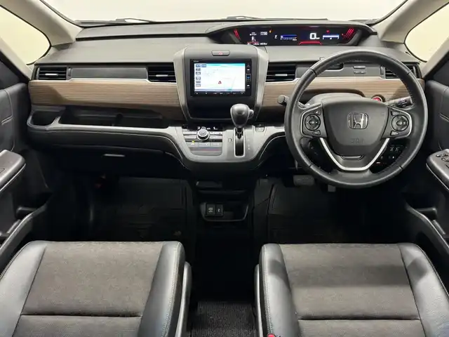 ホンダ フリード＋ クロスター ホンダセンシング 三重県 2020(令2)年 4.3万km プラチナホワイトパール ガソリン/FF/インパネCVT/純正 7インチナビ VXM-204VFi/（CD/DVD/AM/FM/TV/iPod/SD/MusicRack/USB/Bluetooth/AUX）/バックカメラ/両側パワースライドドア/ドライブレコーダー 前後/ビルトイン ETC/クロスター専用内外装/Honda SENSING/・衝突軽減ブレーキ［CMBS］/・車線維持支援システム［LKAS］/・アダプティブクルーズコントロール［ACC］/・路外逸脱抑制機能/・先行車発進お知らせ機能/・標識認識機能/装備/・専用ハーフレザーシート/・オートエアコン/・オートライト/・LED ヘッドライト＆フロントフォグライト/・ステアリングスイッチ/・プッシュスタート/・純正15inAW/・スマートキーx2/など