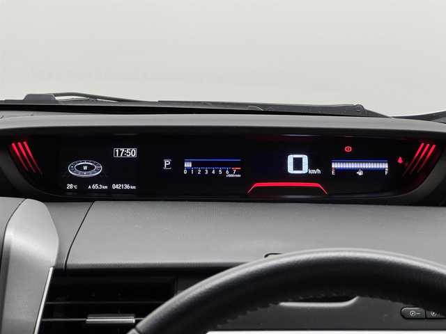 ホンダ フリード＋ クロスター ホンダセンシング 三重県 2020(令2)年 4.3万km プラチナホワイトパール ガソリン/FF/インパネCVT/純正 7インチナビ VXM-204VFi/（CD/DVD/AM/FM/TV/iPod/SD/MusicRack/USB/Bluetooth/AUX）/バックカメラ/両側パワースライドドア/ドライブレコーダー 前後/ビルトイン ETC/クロスター専用内外装/Honda SENSING/・衝突軽減ブレーキ［CMBS］/・車線維持支援システム［LKAS］/・アダプティブクルーズコントロール［ACC］/・路外逸脱抑制機能/・先行車発進お知らせ機能/・標識認識機能/装備/・専用ハーフレザーシート/・オートエアコン/・オートライト/・LED ヘッドライト＆フロントフォグライト/・ステアリングスイッチ/・プッシュスタート/・純正15inAW/・スマートキーx2/など
