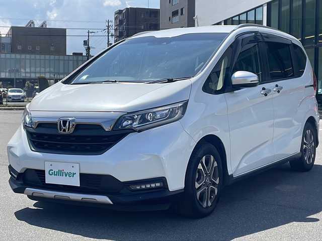 ホンダ フリード＋ クロスター ホンダセンシング 長野県 2020(令2)年 4.3万km プラチナホワイトパール 純正 7インチナビ VXM-204VFi/（CD/DVD/AM/FM/TV/iPod/SD/USB/Bluetooth/AUX）/バックカメラ/両側パワースライドドア/前後ドライブレコーダー/ビルトイン ETC/クロスター専用内外装/Honda SENSING/・衝突軽減ブレーキ［CMBS］/・車線維持支援システム［LKAS］/・アダプティブクルーズコントロール［ACC］/・路外逸脱抑制機能/・先行車発進お知らせ機能/・標識認識機能/ハーフレザーシート/オートライト/LED ヘッドライト/フォグライト/・ステアリングスイッチ/・プッシュスタート/・純正15インチアルミホイール/・スマートキーx2