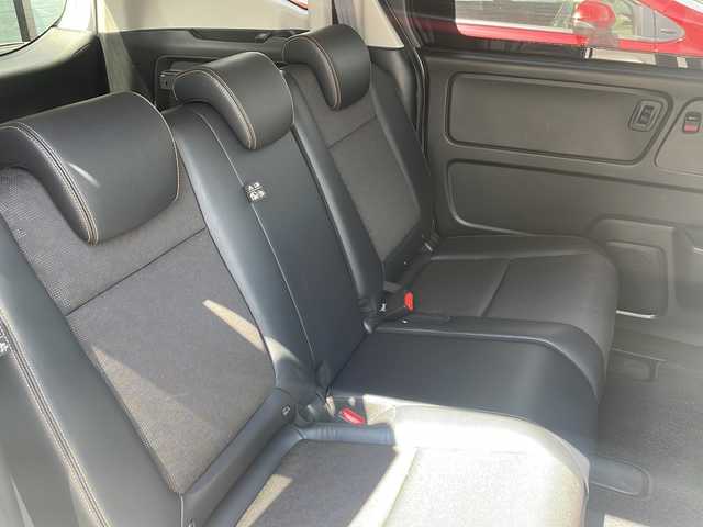 ホンダ フリード＋ クロスター ホンダセンシング 長野県 2020(令2)年 4.3万km プラチナホワイトパール 純正 7インチナビ VXM-204VFi/（CD/DVD/AM/FM/TV/iPod/SD/USB/Bluetooth/AUX）/バックカメラ/両側パワースライドドア/前後ドライブレコーダー/ビルトイン ETC/クロスター専用内外装/Honda SENSING/・衝突軽減ブレーキ［CMBS］/・車線維持支援システム［LKAS］/・アダプティブクルーズコントロール［ACC］/・路外逸脱抑制機能/・先行車発進お知らせ機能/・標識認識機能/ハーフレザーシート/オートライト/LED ヘッドライト/フォグライト/・ステアリングスイッチ/・プッシュスタート/・純正15インチアルミホイール/・スマートキーx2