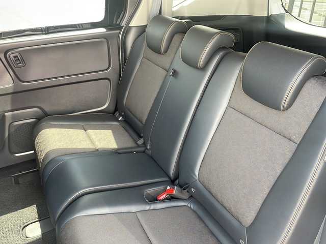 ホンダ フリード＋ クロスター ホンダセンシング 長野県 2020(令2)年 4.3万km プラチナホワイトパール 純正 7インチナビ VXM-204VFi/（CD/DVD/AM/FM/TV/iPod/SD/USB/Bluetooth/AUX）/バックカメラ/両側パワースライドドア/前後ドライブレコーダー/ビルトイン ETC/クロスター専用内外装/Honda SENSING/・衝突軽減ブレーキ［CMBS］/・車線維持支援システム［LKAS］/・アダプティブクルーズコントロール［ACC］/・路外逸脱抑制機能/・先行車発進お知らせ機能/・標識認識機能/ハーフレザーシート/オートライト/LED ヘッドライト/フォグライト/・ステアリングスイッチ/・プッシュスタート/・純正15インチアルミホイール/・スマートキーx2