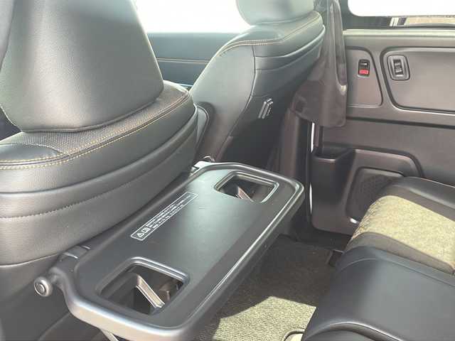 ホンダ フリード＋ クロスター ホンダセンシング 長野県 2020(令2)年 4.3万km プラチナホワイトパール 純正 7インチナビ VXM-204VFi/（CD/DVD/AM/FM/TV/iPod/SD/USB/Bluetooth/AUX）/バックカメラ/両側パワースライドドア/前後ドライブレコーダー/ビルトイン ETC/クロスター専用内外装/Honda SENSING/・衝突軽減ブレーキ［CMBS］/・車線維持支援システム［LKAS］/・アダプティブクルーズコントロール［ACC］/・路外逸脱抑制機能/・先行車発進お知らせ機能/・標識認識機能/ハーフレザーシート/オートライト/LED ヘッドライト/フォグライト/・ステアリングスイッチ/・プッシュスタート/・純正15インチアルミホイール/・スマートキーx2