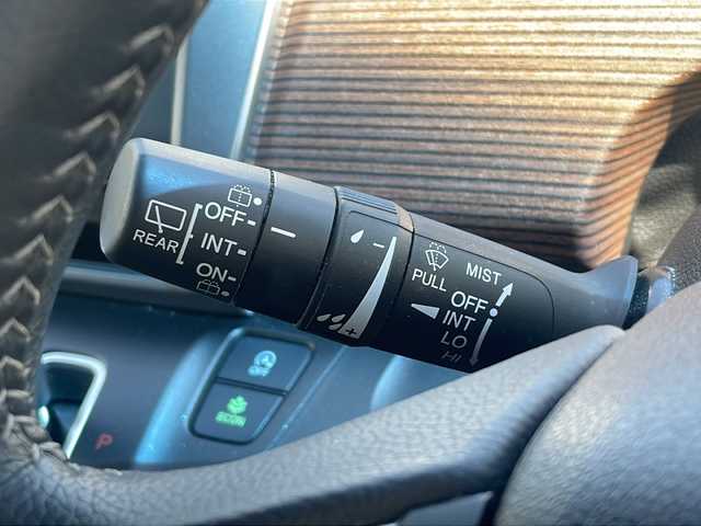 ホンダ フリード＋ クロスター ホンダセンシング 長野県 2020(令2)年 4.3万km プラチナホワイトパール 純正 7インチナビ VXM-204VFi/（CD/DVD/AM/FM/TV/iPod/SD/USB/Bluetooth/AUX）/バックカメラ/両側パワースライドドア/前後ドライブレコーダー/ビルトイン ETC/クロスター専用内外装/Honda SENSING/・衝突軽減ブレーキ［CMBS］/・車線維持支援システム［LKAS］/・アダプティブクルーズコントロール［ACC］/・路外逸脱抑制機能/・先行車発進お知らせ機能/・標識認識機能/ハーフレザーシート/オートライト/LED ヘッドライト/フォグライト/・ステアリングスイッチ/・プッシュスタート/・純正15インチアルミホイール/・スマートキーx2