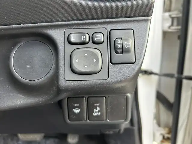 トヨタ アクア S 和歌山県 2014(平26)年 9.2万km スーパーホワイトⅡ (株)IDOMが運営する【じしゃロン和歌山店】の自社ローン専用車両になります。こちらは現金またはオートローンご利用時の価格です。自社ローンご希望の方は別途その旨お申付け下さい/純正SDナビ/　　【CD BT ワンセグ AUX AM/FM】/電動格納ウィンカーミラー/ワイパーデアイサー/純正フロアマット/AAC/全席パワーウィンドウ/リモコンキー