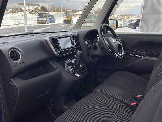 三菱 ｅＫスペース カスタムT e－アシスト 道東・釧路十勝 2018(平30)年 6.3万km 青Ⅱ ・4WD/・純正7インチナビ/（CD USB SD TV)/・両側パワースライドドア/・バックカメラ/・クルーズコントロール/・アイドリングストップ/・横滑り防止装置/・衝突被害軽減ブレーキ/・D席シートヒーター/・社外前方ドライブレコーダー/・社外フロアマット/・プッシュスタート/・HIDヘッドライト/・オートライト/・スマートキー/・純正エンジンスターター/・純正アルミホイール付夏タイヤ積込