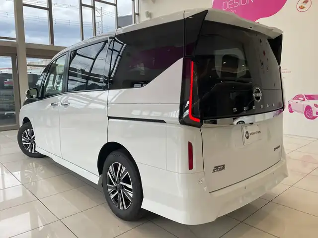 日産 セレナ e－パワー ハイウェイスター V 埼玉県 2025(令7)年 0.1千km プリズムホワイト エマージェンシーブレーキ /純正フリップダウンモニター /純正メモリナビ /　　BT/フルセグ/HDMI/Apple CarPlay /アラウンドビューモニター /両側パワースライドドア /LEDオートライト /純正16インチAW /ワイヤレス充電/インテリミラー/ステアリングスイッチ /純正ETC2.0