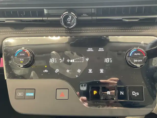 日産 セレナ e－パワー ハイウェイスター V 埼玉県 2025(令7)年 0.1千km プリズムホワイト エマージェンシーブレーキ /純正フリップダウンモニター /純正メモリナビ /　　BT/フルセグ/HDMI/Apple CarPlay /アラウンドビューモニター /両側パワースライドドア /LEDオートライト /純正16インチAW /ワイヤレス充電/インテリミラー/ステアリングスイッチ /純正ETC2.0