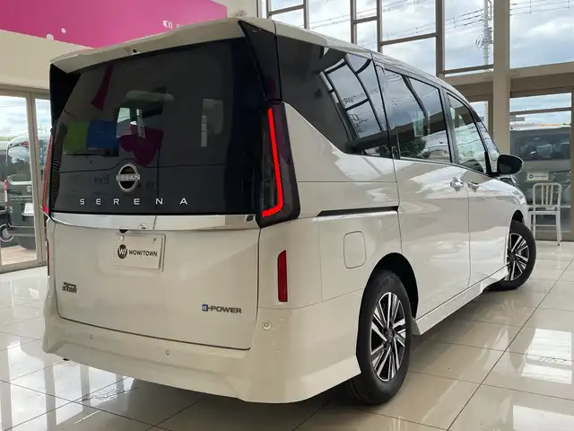 日産 セレナ e－パワー ハイウェイスター V 埼玉県 2025(令7)年 0.1千km プリズムホワイト エマージェンシーブレーキ /純正フリップダウンモニター /純正メモリナビ /　　BT/フルセグ/HDMI/Apple CarPlay /アラウンドビューモニター /両側パワースライドドア /LEDオートライト /純正16インチAW /ワイヤレス充電/インテリミラー/ステアリングスイッチ /純正ETC2.0