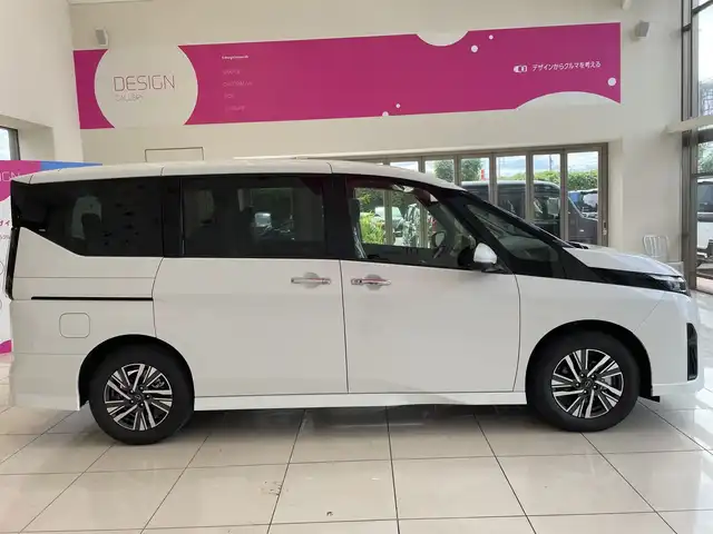 日産 セレナ e－パワー ハイウェイスター V 埼玉県 2025(令7)年 0.1千km プリズムホワイト エマージェンシーブレーキ /純正フリップダウンモニター /純正メモリナビ /　　BT/フルセグ/HDMI/Apple CarPlay /アラウンドビューモニター /両側パワースライドドア /LEDオートライト /純正16インチAW /ワイヤレス充電/インテリミラー/ステアリングスイッチ /純正ETC2.0