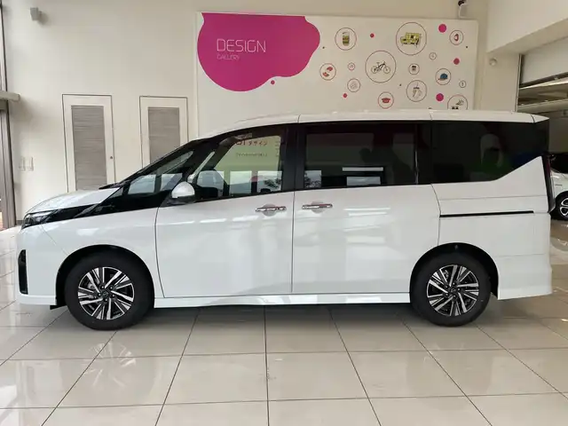 日産 セレナ e－パワー ハイウェイスター V 埼玉県 2025(令7)年 0.1千km プリズムホワイト エマージェンシーブレーキ /純正フリップダウンモニター /純正メモリナビ /　　BT/フルセグ/HDMI/Apple CarPlay /アラウンドビューモニター /両側パワースライドドア /LEDオートライト /純正16インチAW /ワイヤレス充電/インテリミラー/ステアリングスイッチ /純正ETC2.0