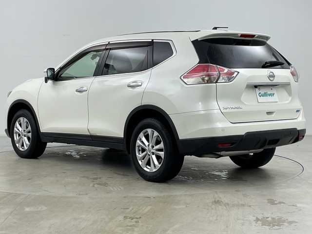 日産 エクストレイル 20X エマージェンシーブレーキ 道央・札幌 2014(平26)年 4.9万km ブリリアントホワイトパール ・社外メモリナビ/　CD/DVD/BT/・フルセグTV/・バックカメラ/・ETC/・前後ドライブレコーダー/・後席ディスプレイ/・社外ドライブレコーダー/・前席シートヒーター/・ETC/・オートライト/・LEDヘッドライト/・アイドリングストップ/・電動格納ミラー/・ミラーヒーター/・横滑り防止機能/・アイドリングストップ/・プッシュスタート/・スマートキー/・スペアキー/・純正フロアマット/・純正ドアバイザー/・新車保証書/・取扱説明書