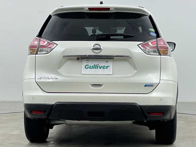 日産 エクストレイル 20X エマージェンシーブレーキ 道央・札幌 2014(平26)年 4.9万km ブリリアントホワイトパール ・社外メモリナビ/　CD/DVD/BT/・フルセグTV/・バックカメラ/・ETC/・前後ドライブレコーダー/・後席ディスプレイ/・社外ドライブレコーダー/・前席シートヒーター/・ETC/・オートライト/・LEDヘッドライト/・アイドリングストップ/・電動格納ミラー/・ミラーヒーター/・横滑り防止機能/・アイドリングストップ/・プッシュスタート/・スマートキー/・スペアキー/・純正フロアマット/・純正ドアバイザー/・新車保証書/・取扱説明書