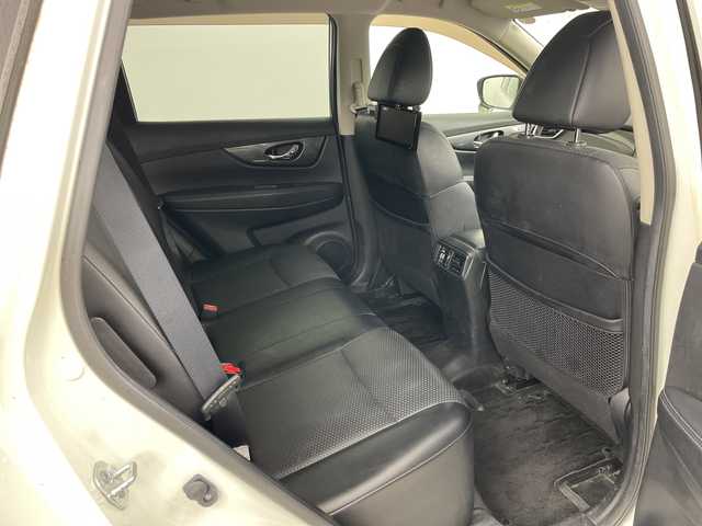 日産 エクストレイル 20X エマージェンシーブレーキ 道央・札幌 2014(平26)年 4.9万km ブリリアントホワイトパール ・社外メモリナビ/　CD/DVD/BT/・フルセグTV/・バックカメラ/・ETC/・前後ドライブレコーダー/・後席ディスプレイ/・社外ドライブレコーダー/・前席シートヒーター/・ETC/・オートライト/・LEDヘッドライト/・アイドリングストップ/・電動格納ミラー/・ミラーヒーター/・横滑り防止機能/・アイドリングストップ/・プッシュスタート/・スマートキー/・スペアキー/・純正フロアマット/・純正ドアバイザー/・新車保証書/・取扱説明書