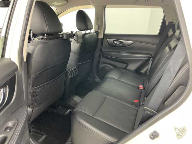 日産 エクストレイル 20X エマージェンシーブレーキ 道央・札幌 2014(平26)年 4.9万km ブリリアントホワイトパール ・社外メモリナビ/　CD/DVD/BT/・フルセグTV/・バックカメラ/・ETC/・前後ドライブレコーダー/・後席ディスプレイ/・社外ドライブレコーダー/・前席シートヒーター/・ETC/・オートライト/・LEDヘッドライト/・アイドリングストップ/・電動格納ミラー/・ミラーヒーター/・横滑り防止機能/・アイドリングストップ/・プッシュスタート/・スマートキー/・スペアキー/・純正フロアマット/・純正ドアバイザー/・新車保証書/・取扱説明書