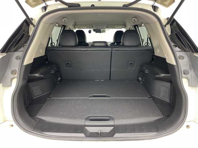 日産 エクストレイル 20X エマージェンシーブレーキ 道央・札幌 2014(平26)年 4.9万km ブリリアントホワイトパール ・社外メモリナビ/　CD/DVD/BT/・フルセグTV/・バックカメラ/・ETC/・前後ドライブレコーダー/・後席ディスプレイ/・社外ドライブレコーダー/・前席シートヒーター/・ETC/・オートライト/・LEDヘッドライト/・アイドリングストップ/・電動格納ミラー/・ミラーヒーター/・横滑り防止機能/・アイドリングストップ/・プッシュスタート/・スマートキー/・スペアキー/・純正フロアマット/・純正ドアバイザー/・新車保証書/・取扱説明書