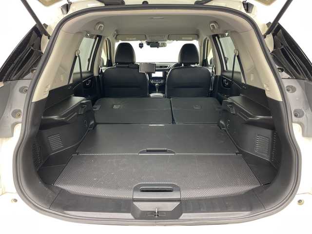 日産 エクストレイル 20X エマージェンシーブレーキ 道央・札幌 2014(平26)年 4.9万km ブリリアントホワイトパール ・社外メモリナビ/　CD/DVD/BT/・フルセグTV/・バックカメラ/・ETC/・前後ドライブレコーダー/・後席ディスプレイ/・社外ドライブレコーダー/・前席シートヒーター/・ETC/・オートライト/・LEDヘッドライト/・アイドリングストップ/・電動格納ミラー/・ミラーヒーター/・横滑り防止機能/・アイドリングストップ/・プッシュスタート/・スマートキー/・スペアキー/・純正フロアマット/・純正ドアバイザー/・新車保証書/・取扱説明書