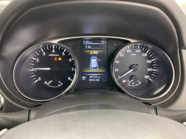 日産 エクストレイル 20X エマージェンシーブレーキ 道央・札幌 2014(平26)年 4.9万km ブリリアントホワイトパール ・社外メモリナビ/　CD/DVD/BT/・フルセグTV/・バックカメラ/・ETC/・前後ドライブレコーダー/・後席ディスプレイ/・社外ドライブレコーダー/・前席シートヒーター/・ETC/・オートライト/・LEDヘッドライト/・アイドリングストップ/・電動格納ミラー/・ミラーヒーター/・横滑り防止機能/・アイドリングストップ/・プッシュスタート/・スマートキー/・スペアキー/・純正フロアマット/・純正ドアバイザー/・新車保証書/・取扱説明書