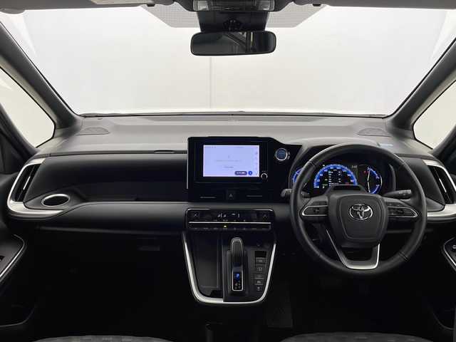 トヨタ ヴォクシー ハイブリッド S－Z 千葉県 2022(令4)年 2.5万km ホワイトパールクリスタルシャイン 純正ナビ/　CD/DVD/Bluetooth/フルセグTV/　Apple car play/Android Auto/純正14インチフリップダウンモニター/トヨタセーフティセンス/レーダークルーズコントロール/レーンキープアシスト/衝突軽減ブレーキ/クリアランスソナー/先行車発進警報/ロードサインアシスト/ブラインドスポットモニター/全方位カメラ/パーキングアシスト/電動パーキング/オートホールド/オートハイビーム/両側パワスラ/前席シートヒーター/ハーフレザーシート/１００V充電/LEDライト/ビルトインETC2.0/エレクトロシフト/フロアマット