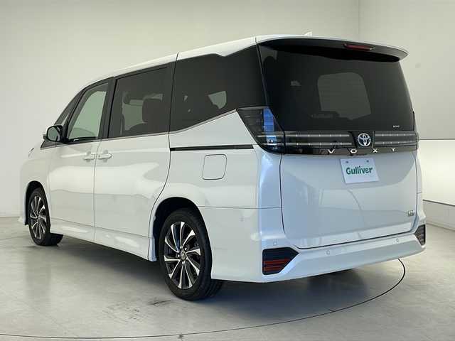 トヨタ ヴォクシー ハイブリッド S－Z 千葉県 2022(令4)年 2.5万km ホワイトパールクリスタルシャイン 純正ナビ/　CD/DVD/Bluetooth/フルセグTV/　Apple car play/Android Auto/純正14インチフリップダウンモニター/トヨタセーフティセンス/レーダークルーズコントロール/レーンキープアシスト/衝突軽減ブレーキ/クリアランスソナー/先行車発進警報/ロードサインアシスト/ブラインドスポットモニター/全方位カメラ/パーキングアシスト/電動パーキング/オートホールド/オートハイビーム/両側パワスラ/前席シートヒーター/ハーフレザーシート/１００V充電/LEDライト/ビルトインETC2.0/エレクトロシフト/フロアマット