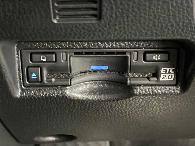 トヨタ ヴォクシー ハイブリッド S－Z 千葉県 2022(令4)年 2.5万km ホワイトパールクリスタルシャイン 純正ナビ/　CD/DVD/Bluetooth/フルセグTV/　Apple car play/Android Auto/純正14インチフリップダウンモニター/トヨタセーフティセンス/レーダークルーズコントロール/レーンキープアシスト/衝突軽減ブレーキ/クリアランスソナー/先行車発進警報/ロードサインアシスト/ブラインドスポットモニター/全方位カメラ/パーキングアシスト/電動パーキング/オートホールド/オートハイビーム/両側パワスラ/前席シートヒーター/ハーフレザーシート/１００V充電/LEDライト/ビルトインETC2.0/エレクトロシフト/フロアマット