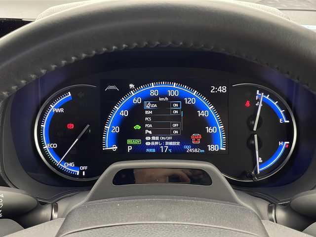 トヨタ ヴォクシー ハイブリッド S－Z 千葉県 2022(令4)年 2.5万km ホワイトパールクリスタルシャイン 純正ナビ/　CD/DVD/Bluetooth/フルセグTV/　Apple car play/Android Auto/純正14インチフリップダウンモニター/トヨタセーフティセンス/レーダークルーズコントロール/レーンキープアシスト/衝突軽減ブレーキ/クリアランスソナー/先行車発進警報/ロードサインアシスト/ブラインドスポットモニター/全方位カメラ/パーキングアシスト/電動パーキング/オートホールド/オートハイビーム/両側パワスラ/前席シートヒーター/ハーフレザーシート/１００V充電/LEDライト/ビルトインETC2.0/エレクトロシフト/フロアマット