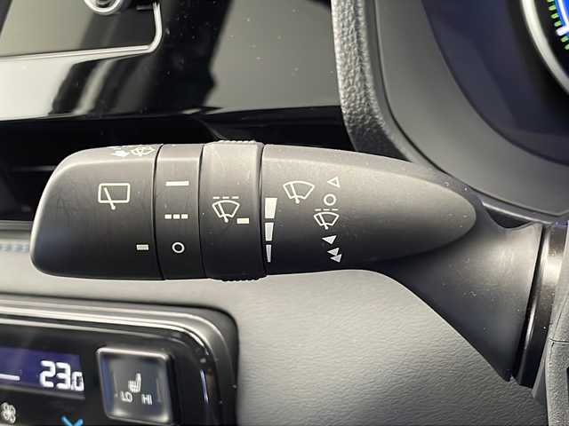 トヨタ ヴォクシー ハイブリッド S－Z 千葉県 2022(令4)年 2.5万km ホワイトパールクリスタルシャイン 純正ナビ/　CD/DVD/Bluetooth/フルセグTV/　Apple car play/Android Auto/純正14インチフリップダウンモニター/トヨタセーフティセンス/レーダークルーズコントロール/レーンキープアシスト/衝突軽減ブレーキ/クリアランスソナー/先行車発進警報/ロードサインアシスト/ブラインドスポットモニター/全方位カメラ/パーキングアシスト/電動パーキング/オートホールド/オートハイビーム/両側パワスラ/前席シートヒーター/ハーフレザーシート/１００V充電/LEDライト/ビルトインETC2.0/エレクトロシフト/フロアマット