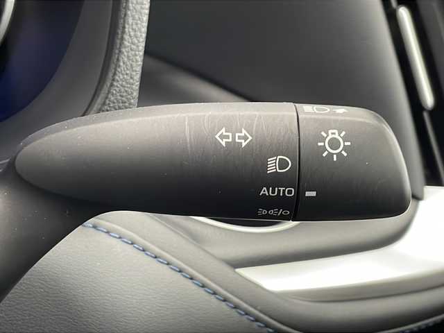 トヨタ ヴォクシー ハイブリッド S－Z 千葉県 2022(令4)年 2.5万km ホワイトパールクリスタルシャイン 純正ナビ/　CD/DVD/Bluetooth/フルセグTV/　Apple car play/Android Auto/純正14インチフリップダウンモニター/トヨタセーフティセンス/レーダークルーズコントロール/レーンキープアシスト/衝突軽減ブレーキ/クリアランスソナー/先行車発進警報/ロードサインアシスト/ブラインドスポットモニター/全方位カメラ/パーキングアシスト/電動パーキング/オートホールド/オートハイビーム/両側パワスラ/前席シートヒーター/ハーフレザーシート/１００V充電/LEDライト/ビルトインETC2.0/エレクトロシフト/フロアマット