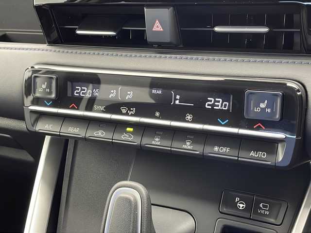 トヨタ ヴォクシー ハイブリッド S－Z 千葉県 2022(令4)年 2.5万km ホワイトパールクリスタルシャイン 純正ナビ/　CD/DVD/Bluetooth/フルセグTV/　Apple car play/Android Auto/純正14インチフリップダウンモニター/トヨタセーフティセンス/レーダークルーズコントロール/レーンキープアシスト/衝突軽減ブレーキ/クリアランスソナー/先行車発進警報/ロードサインアシスト/ブラインドスポットモニター/全方位カメラ/パーキングアシスト/電動パーキング/オートホールド/オートハイビーム/両側パワスラ/前席シートヒーター/ハーフレザーシート/１００V充電/LEDライト/ビルトインETC2.0/エレクトロシフト/フロアマット