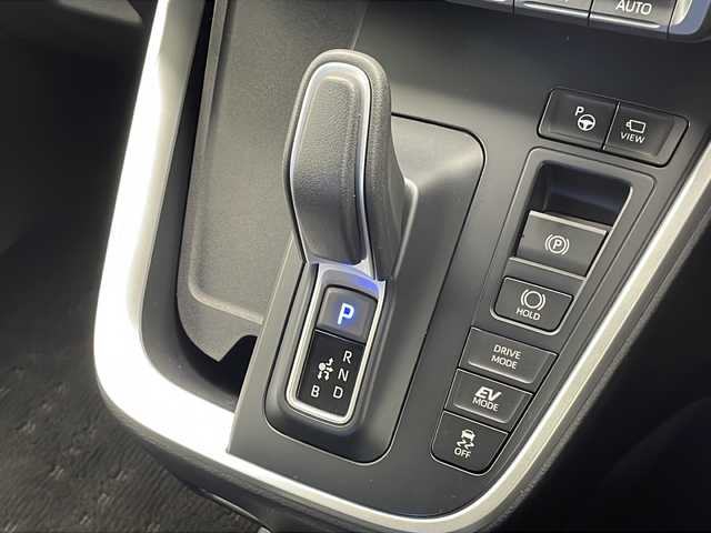 トヨタ ヴォクシー ハイブリッド S－Z 千葉県 2022(令4)年 2.5万km ホワイトパールクリスタルシャイン 純正ナビ/　CD/DVD/Bluetooth/フルセグTV/　Apple car play/Android Auto/純正14インチフリップダウンモニター/トヨタセーフティセンス/レーダークルーズコントロール/レーンキープアシスト/衝突軽減ブレーキ/クリアランスソナー/先行車発進警報/ロードサインアシスト/ブラインドスポットモニター/全方位カメラ/パーキングアシスト/電動パーキング/オートホールド/オートハイビーム/両側パワスラ/前席シートヒーター/ハーフレザーシート/１００V充電/LEDライト/ビルトインETC2.0/エレクトロシフト/フロアマット