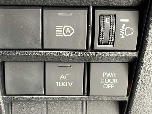 トヨタ ヴォクシー ハイブリッド S－Z 千葉県 2022(令4)年 2.5万km ホワイトパールクリスタルシャイン 純正ナビ/　CD/DVD/Bluetooth/フルセグTV/　Apple car play/Android Auto/純正14インチフリップダウンモニター/トヨタセーフティセンス/レーダークルーズコントロール/レーンキープアシスト/衝突軽減ブレーキ/クリアランスソナー/先行車発進警報/ロードサインアシスト/ブラインドスポットモニター/全方位カメラ/パーキングアシスト/電動パーキング/オートホールド/オートハイビーム/両側パワスラ/前席シートヒーター/ハーフレザーシート/１００V充電/LEDライト/ビルトインETC2.0/エレクトロシフト/フロアマット