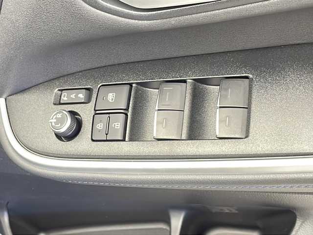 トヨタ ヴォクシー ハイブリッド S－Z 千葉県 2022(令4)年 2.5万km ホワイトパールクリスタルシャイン 純正ナビ/　CD/DVD/Bluetooth/フルセグTV/　Apple car play/Android Auto/純正14インチフリップダウンモニター/トヨタセーフティセンス/レーダークルーズコントロール/レーンキープアシスト/衝突軽減ブレーキ/クリアランスソナー/先行車発進警報/ロードサインアシスト/ブラインドスポットモニター/全方位カメラ/パーキングアシスト/電動パーキング/オートホールド/オートハイビーム/両側パワスラ/前席シートヒーター/ハーフレザーシート/１００V充電/LEDライト/ビルトインETC2.0/エレクトロシフト/フロアマット