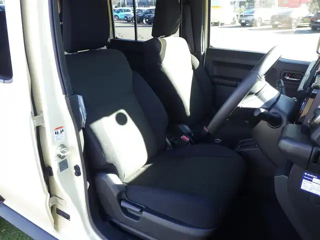 スズキ ジムニー ノマド FC 千葉県 2025(令7)年 0.1万km ベージュⅡ デュアルカメラブレーキサポート/レーダークルーズコントロール/アイドリングストップ/革巻きステアリング/ステアリングスイッチ/前席シートヒーター/LEDヘッドライト/フォグライト/ウインカーミラー/リアコーナーセンサー/純正15インチアルミホイル/サイド/カーテンエアバッグ/携帯リモコン