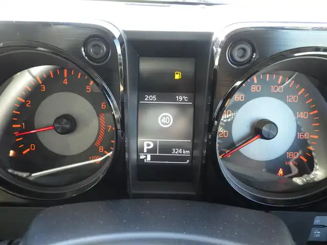 スズキ ジムニー ノマド FC 千葉県 2025(令7)年 0.1万km ベージュⅡ デュアルカメラブレーキサポート/レーダークルーズコントロール/アイドリングストップ/革巻きステアリング/ステアリングスイッチ/前席シートヒーター/LEDヘッドライト/フォグライト/ウインカーミラー/リアコーナーセンサー/純正15インチアルミホイル/サイド/カーテンエアバッグ/携帯リモコン