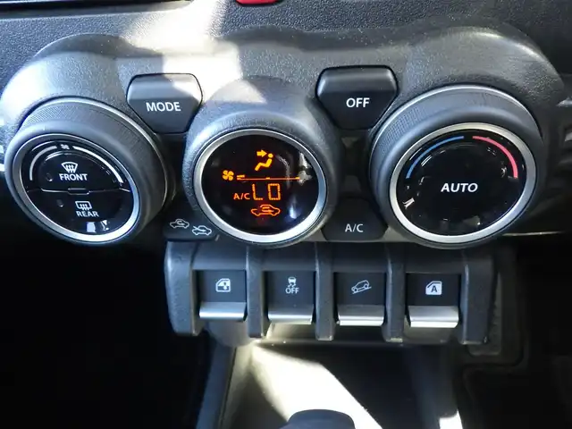 スズキ ジムニー ノマド FC 千葉県 2025(令7)年 0.1万km ベージュⅡ デュアルカメラブレーキサポート/レーダークルーズコントロール/アイドリングストップ/革巻きステアリング/ステアリングスイッチ/前席シートヒーター/LEDヘッドライト/フォグライト/ウインカーミラー/リアコーナーセンサー/純正15インチアルミホイル/サイド/カーテンエアバッグ/携帯リモコン