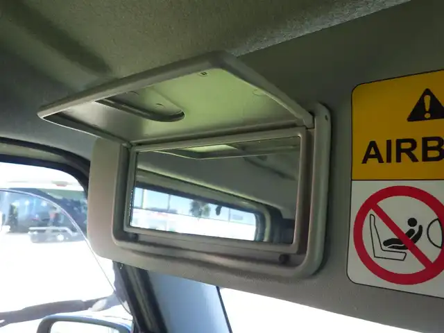 スズキ ジムニー ノマド FC 千葉県 2025(令7)年 0.1万km ベージュⅡ デュアルカメラブレーキサポート/レーダークルーズコントロール/アイドリングストップ/革巻きステアリング/ステアリングスイッチ/前席シートヒーター/LEDヘッドライト/フォグライト/ウインカーミラー/リアコーナーセンサー/純正15インチアルミホイル/サイド/カーテンエアバッグ/携帯リモコン