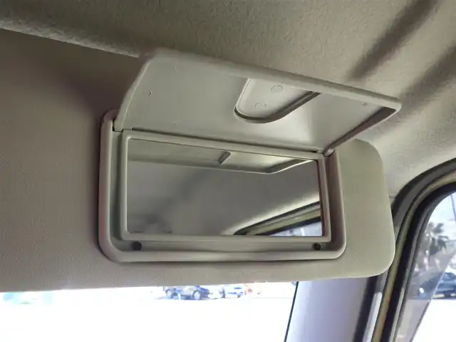 スズキ ジムニー ノマド FC 千葉県 2025(令7)年 0.1万km ベージュⅡ デュアルカメラブレーキサポート/レーダークルーズコントロール/アイドリングストップ/革巻きステアリング/ステアリングスイッチ/前席シートヒーター/LEDヘッドライト/フォグライト/ウインカーミラー/リアコーナーセンサー/純正15インチアルミホイル/サイド/カーテンエアバッグ/携帯リモコン