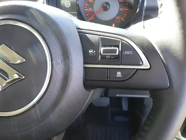 スズキ ジムニー ノマド FC 千葉県 2025(令7)年 0.1万km ベージュⅡ デュアルカメラブレーキサポート/レーダークルーズコントロール/アイドリングストップ/革巻きステアリング/ステアリングスイッチ/前席シートヒーター/LEDヘッドライト/フォグライト/ウインカーミラー/リアコーナーセンサー/純正15インチアルミホイル/サイド/カーテンエアバッグ/携帯リモコン