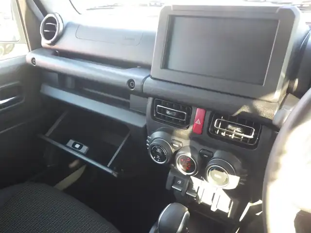 スズキ ジムニー ノマド FC 千葉県 2025(令7)年 0.1万km ベージュⅡ デュアルカメラブレーキサポート/レーダークルーズコントロール/アイドリングストップ/革巻きステアリング/ステアリングスイッチ/前席シートヒーター/LEDヘッドライト/フォグライト/ウインカーミラー/リアコーナーセンサー/純正15インチアルミホイル/サイド/カーテンエアバッグ/携帯リモコン