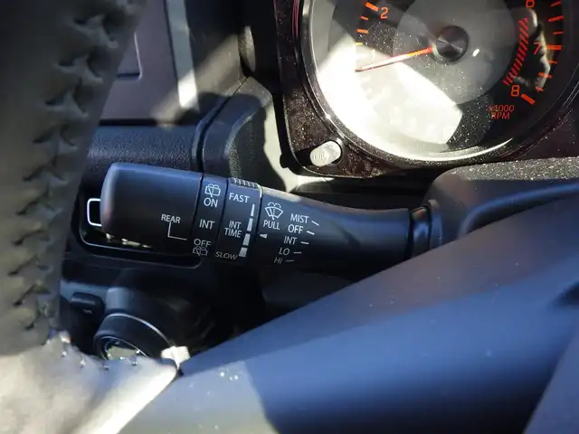 スズキ ジムニー ノマド FC 千葉県 2025(令7)年 0.1万km ベージュⅡ デュアルカメラブレーキサポート/レーダークルーズコントロール/アイドリングストップ/革巻きステアリング/ステアリングスイッチ/前席シートヒーター/LEDヘッドライト/フォグライト/ウインカーミラー/リアコーナーセンサー/純正15インチアルミホイル/サイド/カーテンエアバッグ/携帯リモコン