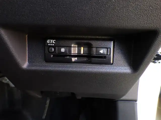 スズキ ジムニー ノマド FC 千葉県 2025(令7)年 0.1万km ベージュⅡ デュアルカメラブレーキサポート/レーダークルーズコントロール/アイドリングストップ/革巻きステアリング/ステアリングスイッチ/前席シートヒーター/LEDヘッドライト/フォグライト/ウインカーミラー/リアコーナーセンサー/純正15インチアルミホイル/サイド/カーテンエアバッグ/携帯リモコン